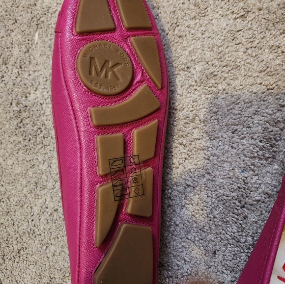 Michael Kors flat shoe, Color Fuschia. - Picture 2 of 2